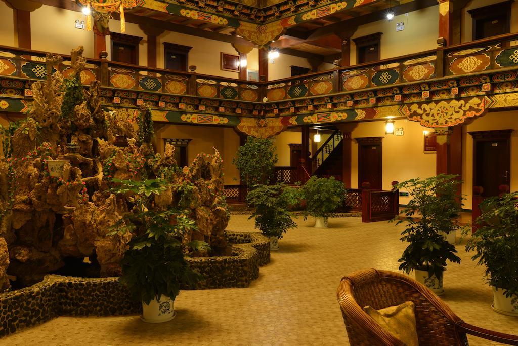 Lanting Yipin Hotel Shangri-La Extérieur photo
